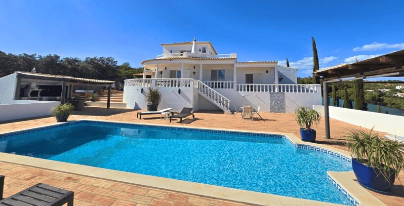 3 bed villa with stunning views in Funchais, Sao Bras de Alportel 1