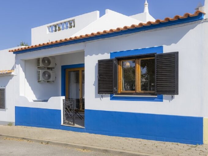 3+1 renovated property in Espiche, Praia da Luz, Algarve 1