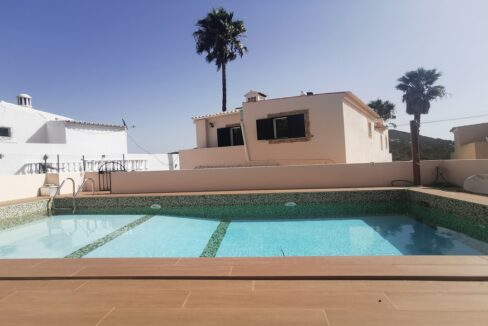4 bed house with pool in Loule, Algarve 1