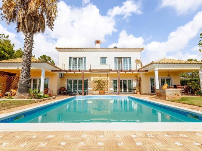 4 bed villa near Vila Sol Golf in Quarteira, Algarve 1