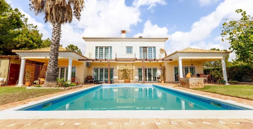 4 bed villa near Vila Sol Golf in Quarteira, Algarve 1