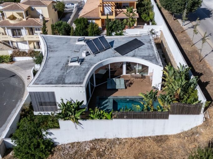4 bed villa plus basement for sale in Lagos, Algarve 3