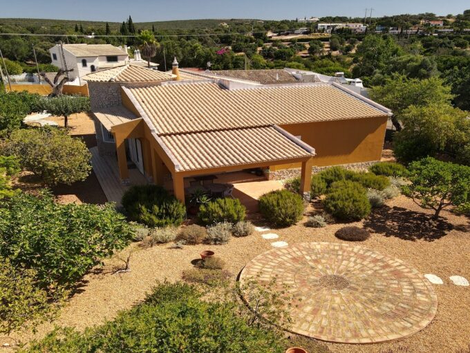 4 bed villa with annexe & garage in Loule, Algarve 1
