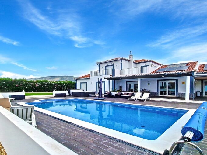 4 bed villa with pool in Quelfes, Olhao, East Algarve 2