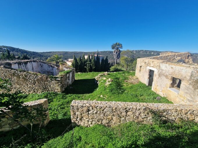 Building plot with ruin in Sao Sebastio, Loule, Algarve 1
