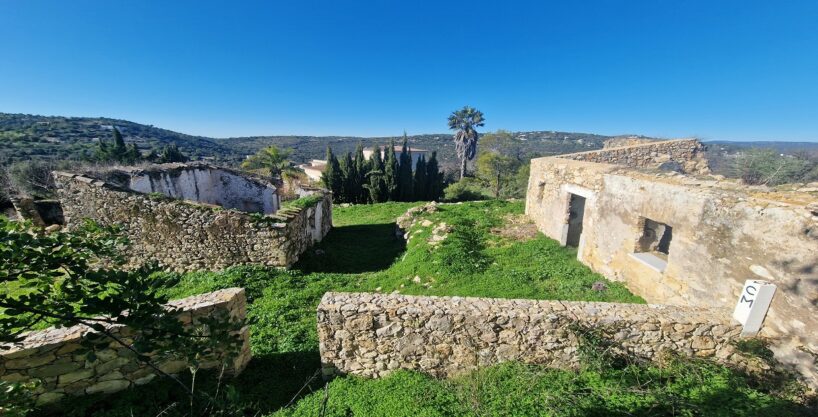 Building plot with ruin in Sao Sebastio, Loule, Algarve 1