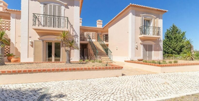 Co ownership 2 bedroom apartment on Pestana Gramacho Golf Resort, Carvoeiro 1