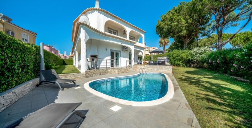 Golf front line 4 bed villa in Vilamoura, Algarve 1