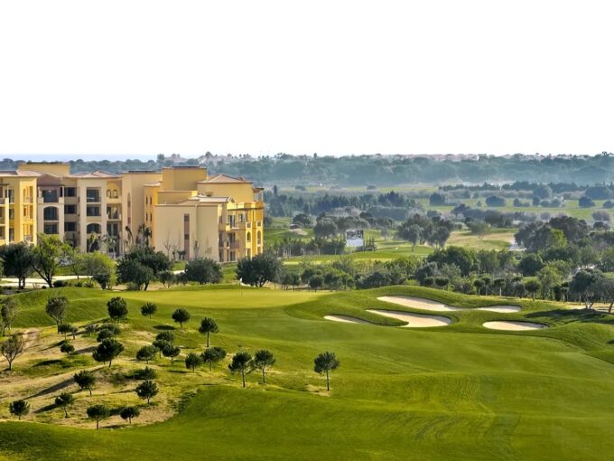 Golf view 2 bed apartment in Victoria Residences, Vilamoura, Algarve 14