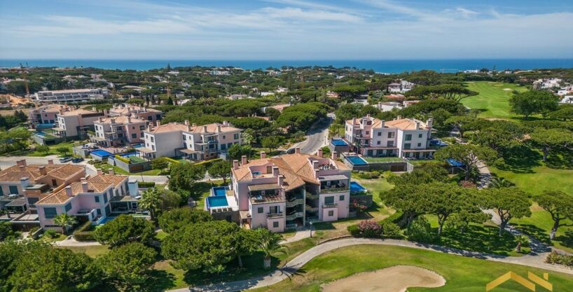 Golf view 2 bed apartment with jacuzzi in Vale do Lobo