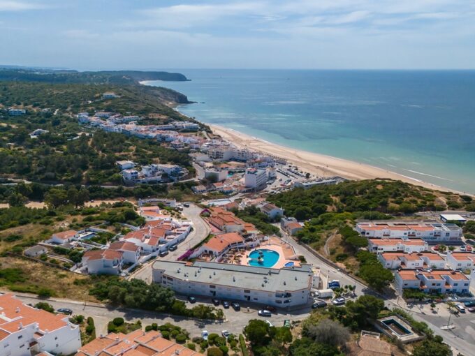 Ground floor 2 bed apartment in Salema Beach Club, Algarve 1