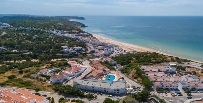 Ground floor 2 bed apartment in Salema Beach Club, Algarve 1