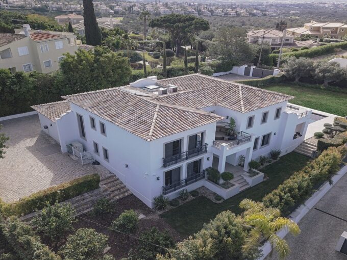Luxury 4 bed villa for sale in Vale Formoso, Almancil, Algarve 2