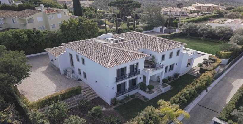 Luxury 4 bed villa for sale in Vale Formoso, Almancil, Algarve 2
