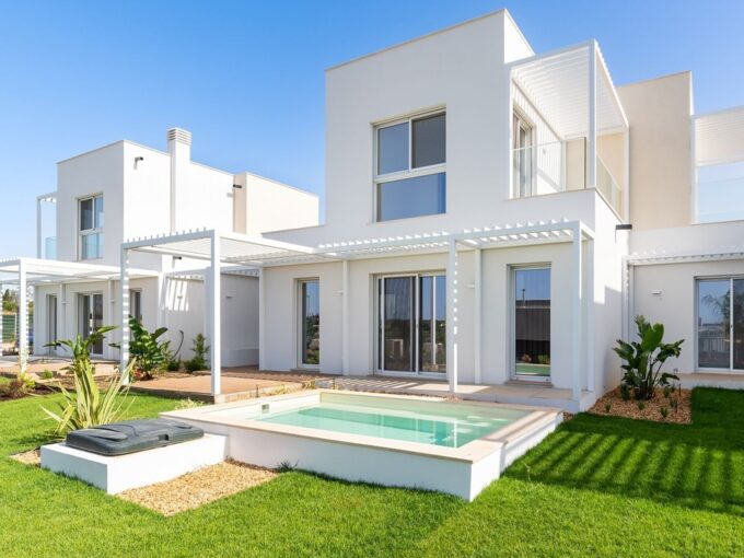 New villa for sale in Silves a
