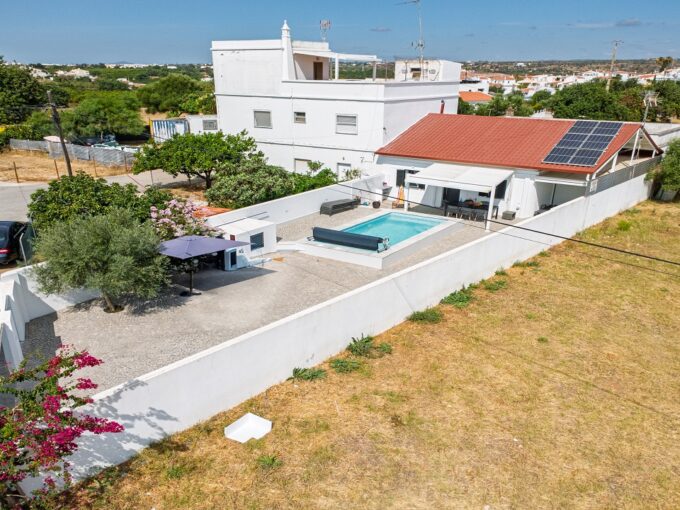 Renovated 2 bed house with a pool in Altura, East Algarve 1