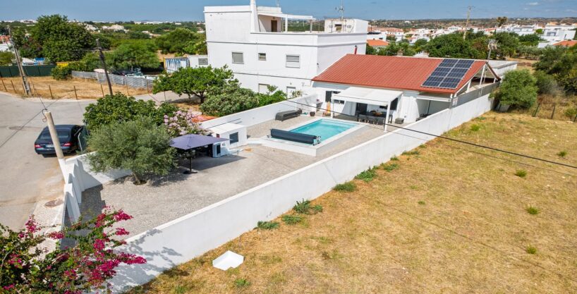 Renovated 2 bed house with a pool in Altura, East Algarve 1