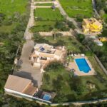 Renovated 4 bed villa for sale in Armacao de Pera, Central Algarve 1