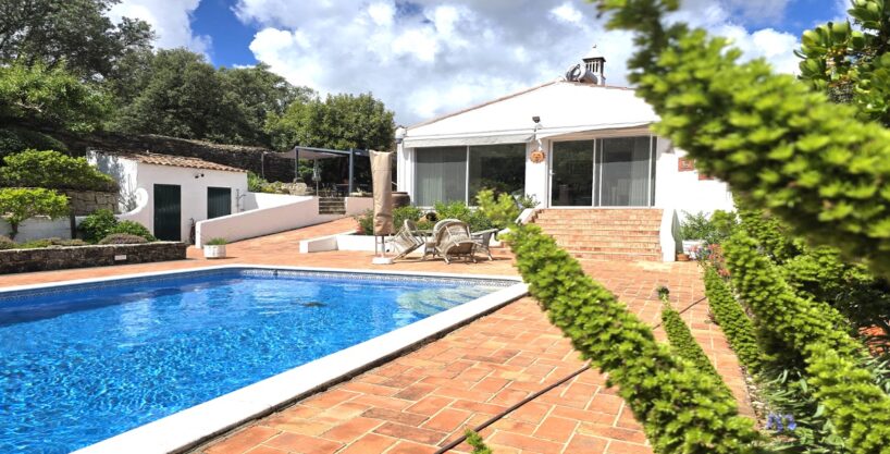 Renovated rustic style villa in Sao Bras de Alportel, Algarve 1