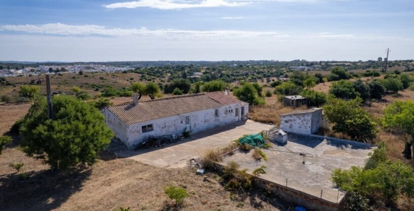 Sea and golf view building in Lagoa 2