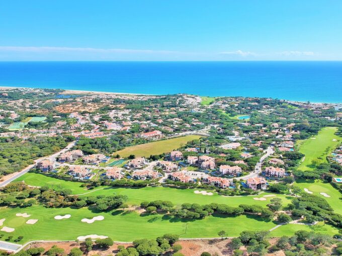 Sea & golf view 4 bed villa on Vale do Lobo, Algarve 1