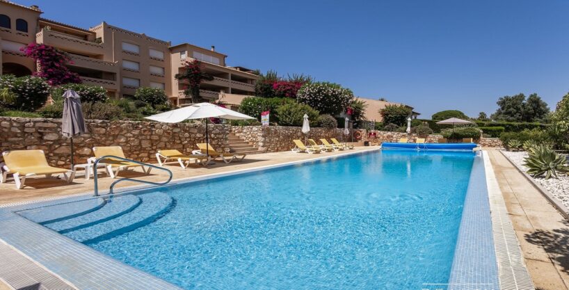 Sea view 2 bed apartment in Meia Praia, Lagos, Algarve 1