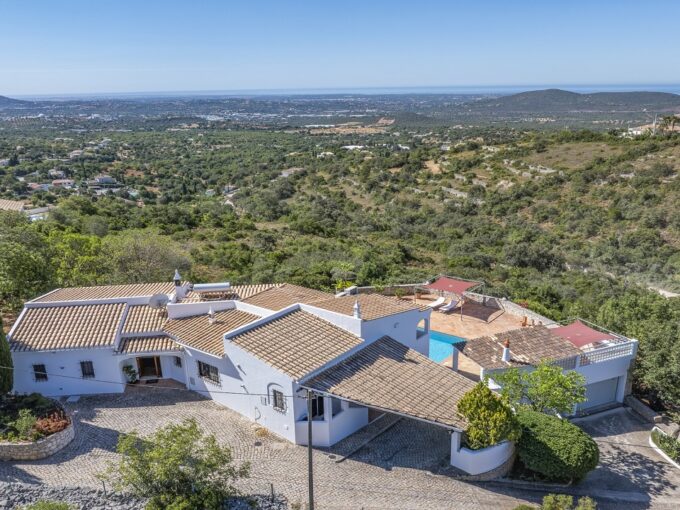 Sea view 3 bed villa in Alfeicao, Loule, Algarve 3