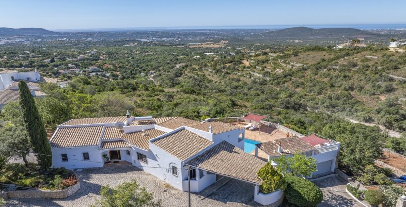 Sea view 3 bed villa in Alfeicao, Loule, Algarve 3