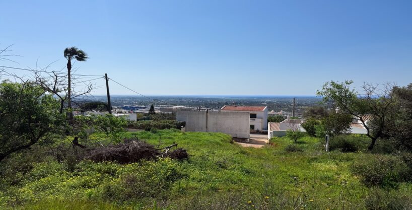 Sea view building plot in Santa Barbara de Nexe, Algarve 1