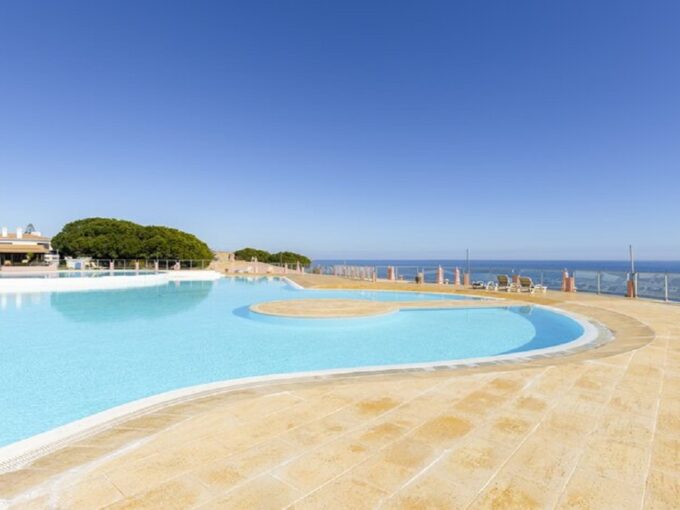 Sea view clifftop townhouse for sale in Luz, Algarve 5