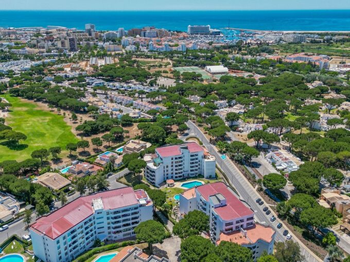 Studio apartment for sale near Vilamoura marina, Algarve 1
