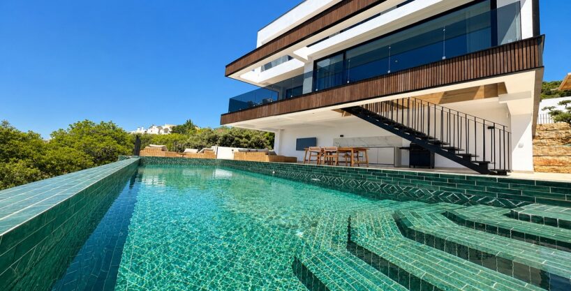 Stunning luxury modern 4 bed villa with sea views in Loule, Algarve 1
