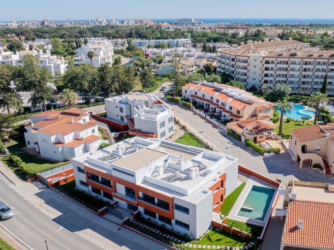1 bed apartment with garage in Vilamoura, Algarve 1