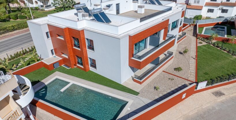 3 bed apartment with pool and garage in Vilamoura, Algarve 1
