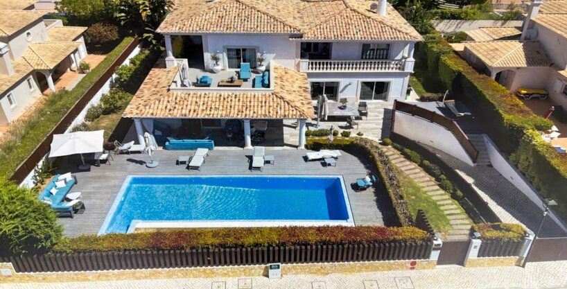 4 bed villa in Varandas do Lago near Quinta do Lago Golf 1