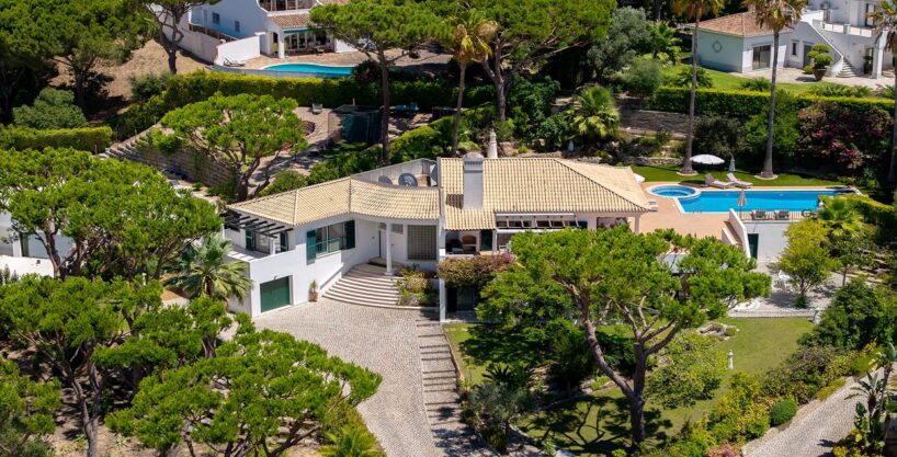 5 bed villa for sale in Vale do Lobo Golf Resort, Algarve 1