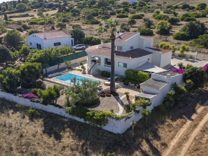 Country view 4 bed villa in Praia da Luz, Algarve 1