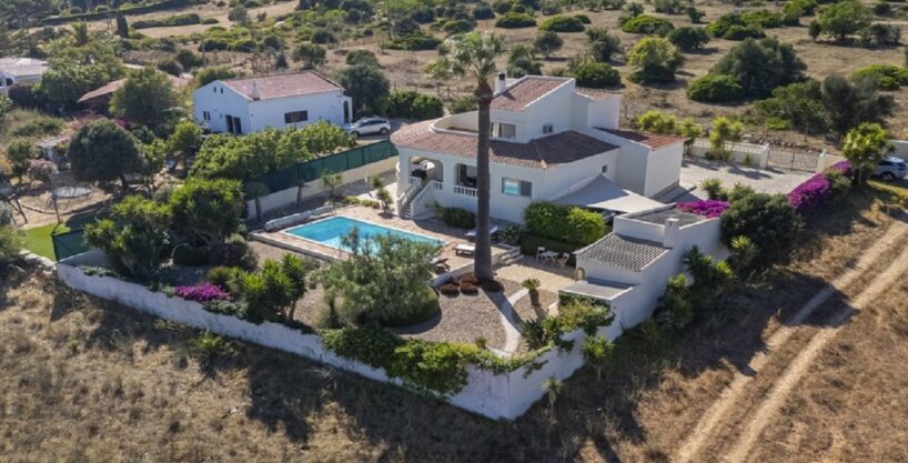 Country view 4 bed villa in Praia da Luz, Algarve 1