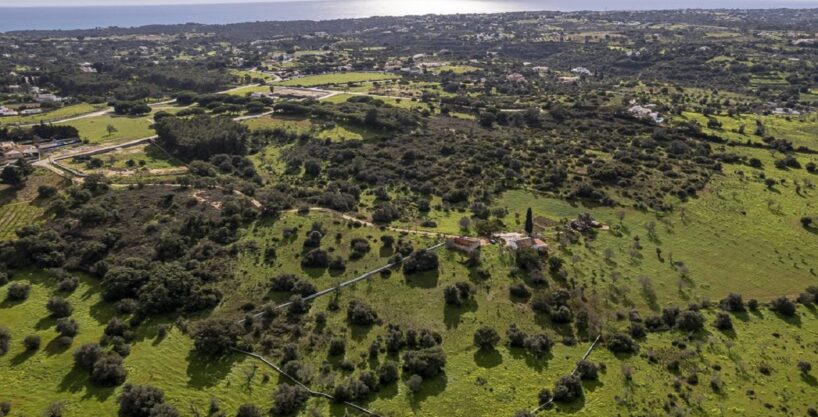Large building plot for sale in Porches, Algarve 1