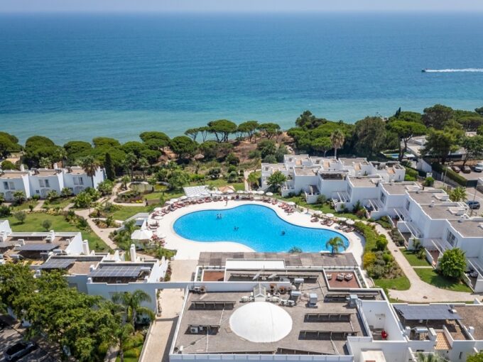 Sea front townhouse for sale in Albufeira, Algarve 2